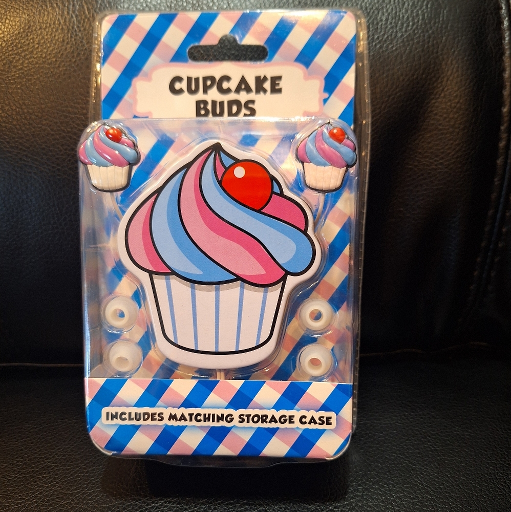 Hot Topic CUPCAKE BUDS Wired 3.5mm Jack Ear Buds With Cupcake Shaped Case - NEW